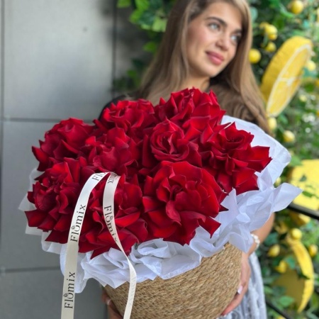 324 Корзина с кружевными розами 9 штук